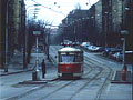 T1 na Chodském náměstí ještě před rozšířením vozovky na Klatovské třídě. Foto z filmu VÍTR V KAPSE (1981-1982)