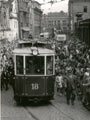 Křižíkova osmnáctka projíždí Františkánskou ulicí při oslavách 60 let tramvají v Plzni - červen 1959, foto: sbírka M. Plzák