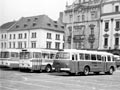 Autobusy vystavené na náměstí Republiky při oslavách 90. let MHD v Plzni červnu 1989, foto: J. Rieger