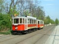 Historick souprava 2110+1201 nasazena na lince . 91 projd kolem Hradu 26. 4. 2003