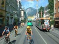 Čilý cyklistický a tramvajový provoz v innsbrucku 26. 7. 2003
