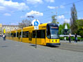 N�zkopodla�n� tramvaj NGT D12 DD v zast�vce Albertplatz 27. 4. 2008
