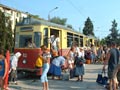Cestující se vyhrnuly z tramvaje linky č. 3 u nádraží 20. 8. 2003