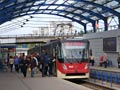 Tramvaj K1M8 se stednm nzkopodlanm lnkem na zastvce rychlodrhy 2. 5. 2017