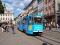Tramvaj KT4SU projíždí klidným hlavním náměstím Rynek, které je kromě tramvají pěší zónou 22. 6. 2015