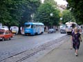 Tramvaje T4SU - v některých ulicích jsou vedeny tramvaje takto po straně ulic, podobně jako v Plzni na Slovanské třídě 14. 6. 2007