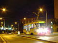 Vůz T3R.SLF se Škodovkou v pozadí v zastávce Macháčkova 9. 11. 2008