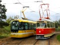 Vario č. 339 a historická T1 č. 121 při objednané jízdě ve Skvrňanech 8. 10. 2011