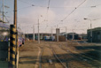 Vjezd do vozovny se starou halou a halou KP na pravé straně - únor 2000