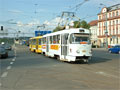 Nezvyklá souprava 250+195 linky č. 1 zatahuje přes Světovar do vozovny - Sady Pětatřicátníků 9. 5. 2006