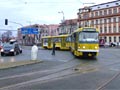 Souprava 180+181 linky č. 4 odbočuje na Palackého náměstí a míří do Skvrňan 19. 1. 2008