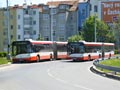 Kloubové Solarisy nahrazovaly od Rondelu na Severní předměstí tramvaje v době průjezdu konvoje vojenské techniky 8. 5. 2011
