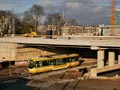 Vario LFR.S č. 333 pod novým severním železničním mostem u nádraží 11. 11. 2017