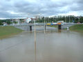 Zaplavená je i trať na Lochotín pod kruhovým objezdem 13. 8. 2002 - 17:00 hod 