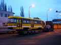 Nakládka vozu T3 č. 195 ve vozovně Slovany před odjezdem do Strašic 3. 1. 2013