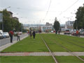 Konvoj historických tramvají vyjíždí z vozovny, kde již čeká spoustu fotografů 27. 6. 2009