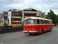 Historický trolejbus Škoda 9Tr č. 323 s domem kultury v pozadí 11. 6. 2011