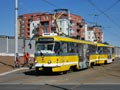 Souprava T3R.PLF 331+332 na Borech, v pozadí probíhá výsadba trávníků 4. 4. 2021