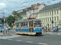 Tramvaj T1 č. 121 nasazená na lince D1 pro návoz návštěvnků na den otevřených dveří v DP - sady Pětatřicátníků - 12. 6. 2004 