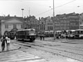 Vozy vystavené na náměstí při oslavách 90 let MHD v Plzni v červnu 1989, foto: L. Brejcha