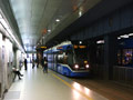 Podzemn tramvajov zastvka Hlavn ndra s vozem Bombardier NGT8 - 25. 6. 2015