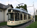 Nov nzkopodlan tramvaj postlingbersk linky po jej rekonstrucki 8. 8. 2009