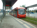 Pmstsk tramvaj na cest do Stollbergu pijd do centrln zastvky v Chemnitz 14. 8. 2005