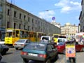 Tramvaj KT4SU projd ucpanmi ulicemi Lvova 14. 6. 2007