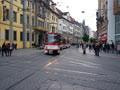 Pěší zóna s tramvajový provozem v německém městě Erfurt 24. 10. 2015