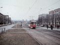 Vůz č. 115 při poslední jízdě vozů T1 v Plzni na Slovanské aleji zatahuje do vozovny 4. 4. 1987
Foto: M. Režný