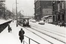 Vůz T1 tlačí sněhový pluh Nádražní třídou (cca 1981 - 1983) Foto: J. Šlehofer starší