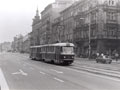 Souprava 205+195(?) jedoucí po třídě 1. Máje (dnes Klatovská) 12. 11. 1985
Foto: L. Podivín