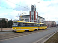 Souprava 243+244 na Koterovské třídě před slovanskou radnicí 15. 1. 2005