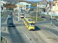 Souprava 270+271 následována vozem 228 v Sirkové ulici 7. 4. 2002