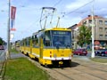 KT8D5 č. 295 klesá po Karlovarské třídě 14. 8. 2008