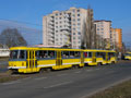Souprava 332+260 odjíždí ze zastávky Přední Skvrňany 5. 2. 2025