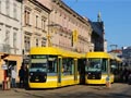 Míjení vozů Vario LF2/2 IN č. 362 a 361 v zastávce Anglické nábřenží 10. 3. 2014, foto: J. Trnka