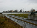 Na podpěrách budoucího tramvajového mostu je dočasně lávka 6. 1. 2013