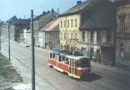 Sólo vůz T3 na staré Skvrňanské v květnu 1986
Foto: J. Hertl