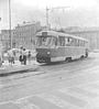 Tramvaje vjíždí z Klatovské do Solní ulice na kolejové provizorium v srpnu 1990 
Foto: M. Lindner 