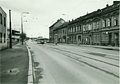 Horní část Skvrňanské třídy v pozadí s křižovatkou u III. brány asi začátkem osmdesátých let
 Foto: sbírka M. Neubauer