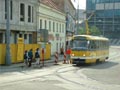 T3M 214 na nástupní zastávce U Zvonu - při výluce 25. 6. 2005