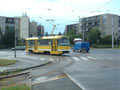 Vůz T3M č. 221 odbočuje do Mozartovy ulice 11. 7. 2005