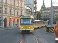 Souprava 286+287 potáhne od Zvonu vůz 233 se zadřenou nápravou 20. 9. 2005