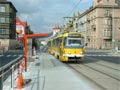 Souprava T3P č. 286+287 přijíždí do opravené zastávky DObrovského, Klatovská ve směru Bory - 11. 9. 2005