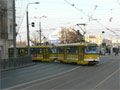 Souprava 196+198 odbočující z Palackého ulice směrem na Bory, při nehodě 24. 11. 2005
Foto: F. V.