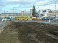 Slovanská alej po vytrhání kolejí s vyjíždějící soupravou na Světovar 31. 3. 2006