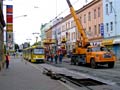 Souprava č. 225+226 na Slovanské třídě u instalované povrchové vyhybky 12. 8. 2006