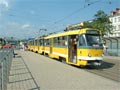 Vůz KT8D5 sune vadnou T3M č. 229 vypravenou ten den z důvodu nedostatku souprav na linku č. 4 - 14. 6. 2006