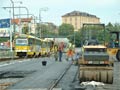 Souprava 243+244 ještě na provizorní trati v době asfaltování nového kolejiště 6. 6. 2006